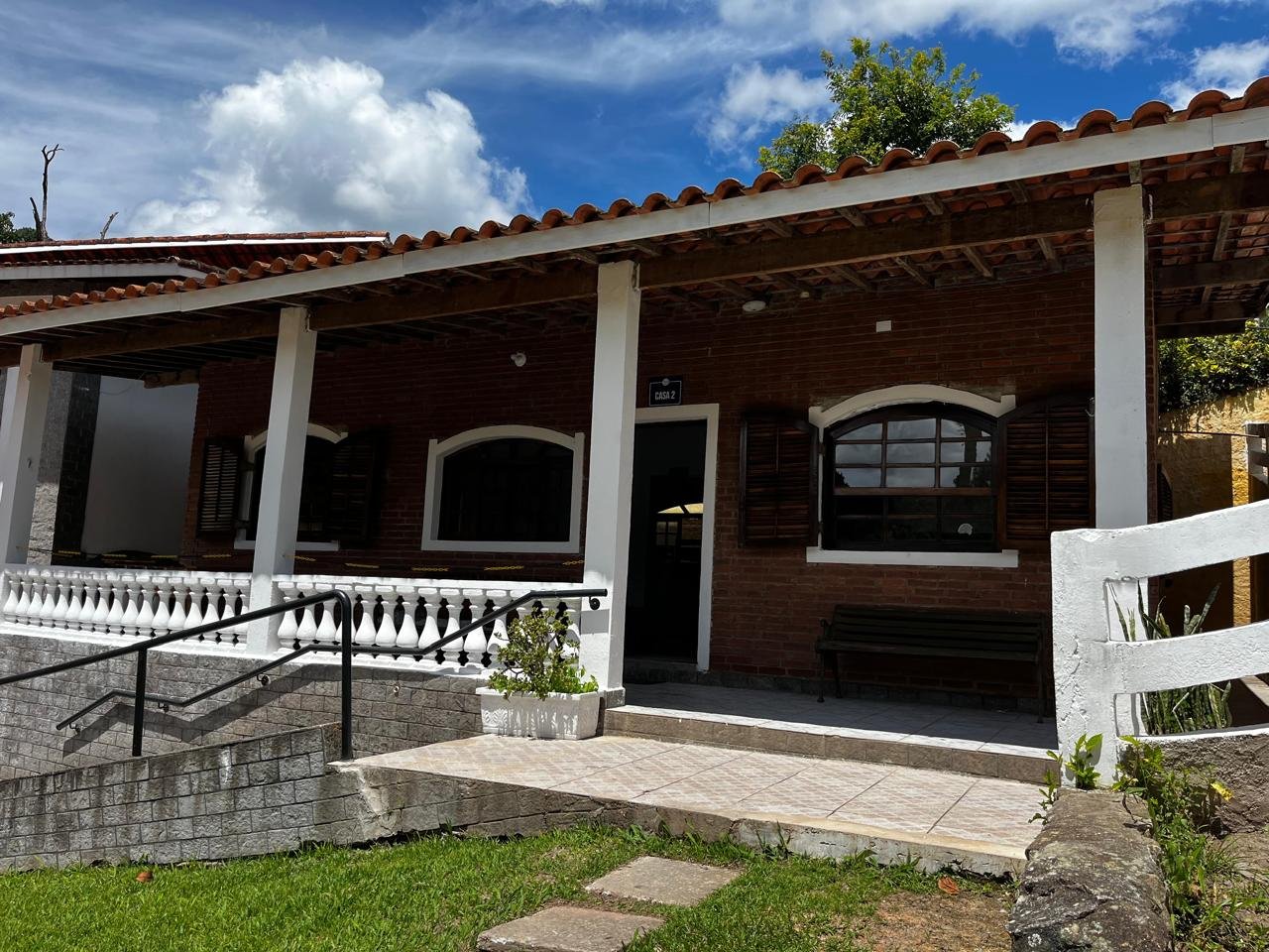 Fachada de estrutura parceira